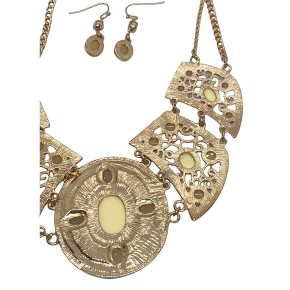 Contemporary Gold Metal Chain Pendant Necklace & Pierced Earrings Set Fashion - Picture 8 of 12